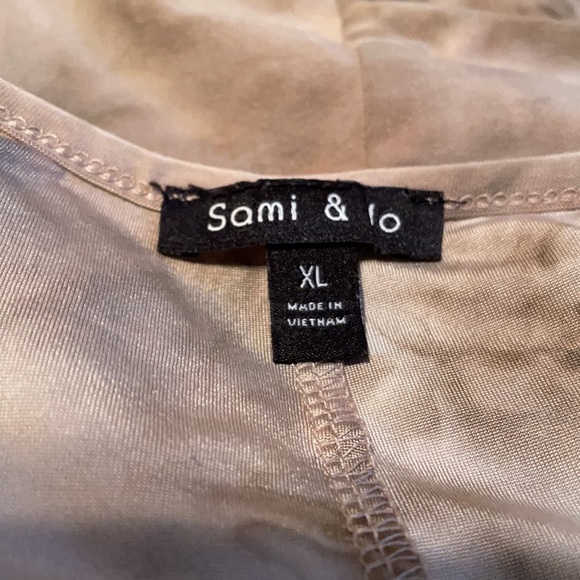 - Women’s pullover embellished shirt Sz XL - Picture 5 of 7